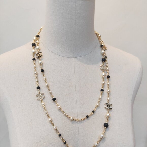 Authentic Chanel Silver CC Faux Pearl Necklace Black Silvery - Picture 4 of 4